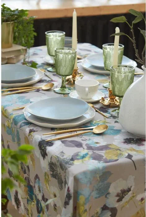 Скатерть Доляна Bloom 150*220 +/- 2 см, 100% п/э