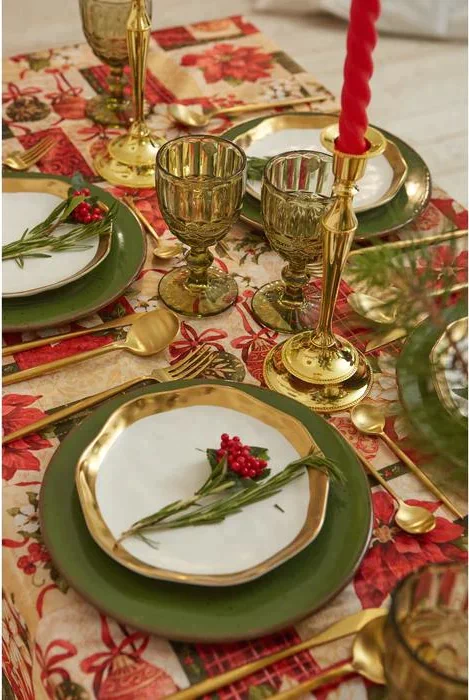 Скатерть Доляна «Новый год: Новогодние игрушки» 145*260 +/- 2 см, 100% п/э