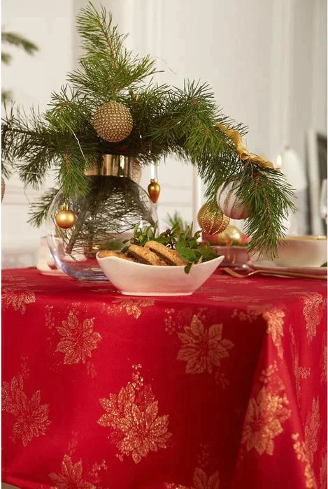 Скатерть Этель "Пуансеттия" цв.красный, 142*110 +/-3 см, 115 ±10 гр,100% п/э