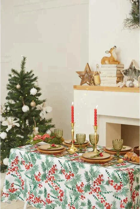 Скатерть Доляна «Новый год: Сhristmas berries» 145*220 +/- 2 см, 100% п/э